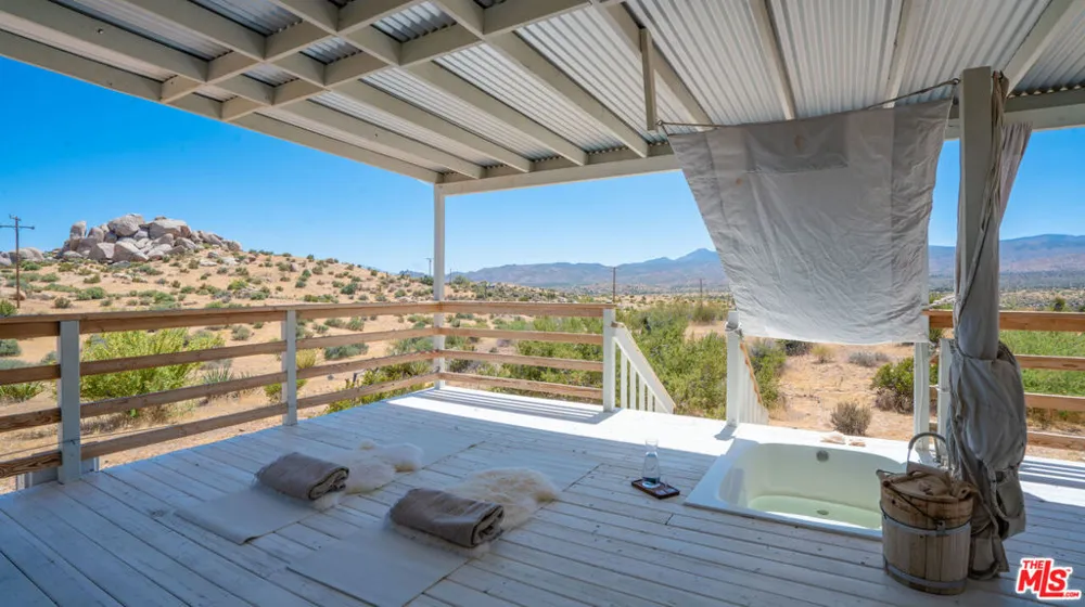2900 Roadrunner Pioneertown, CA 92268