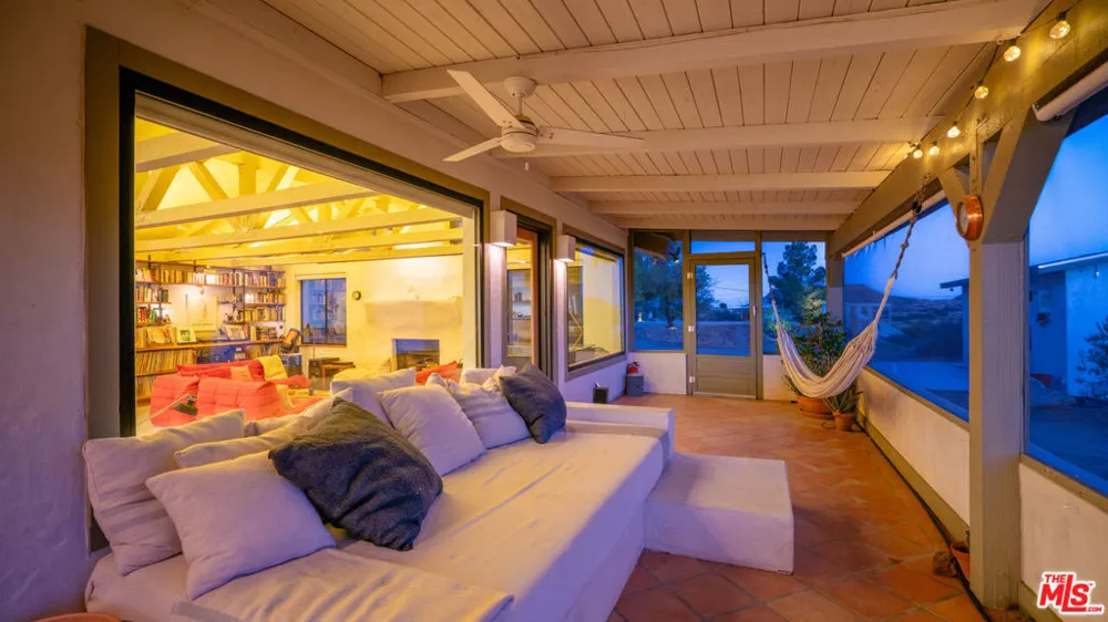 2900 Roadrunner Pioneertown, CA 92268