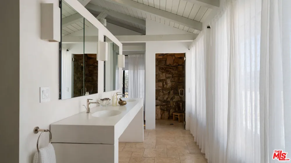 2900 Roadrunner Pioneertown, CA 92268