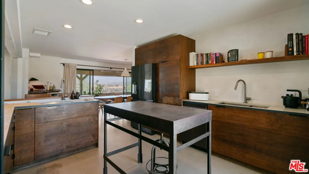 2900 Roadrunner Pioneertown, CA 92268