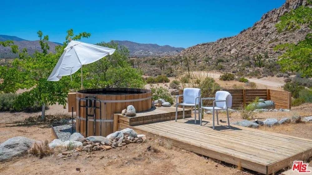 2900 Roadrunner Pioneertown, CA 92268