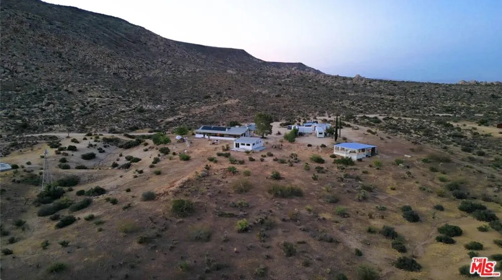 2900 Roadrunner Pioneertown, CA 92268