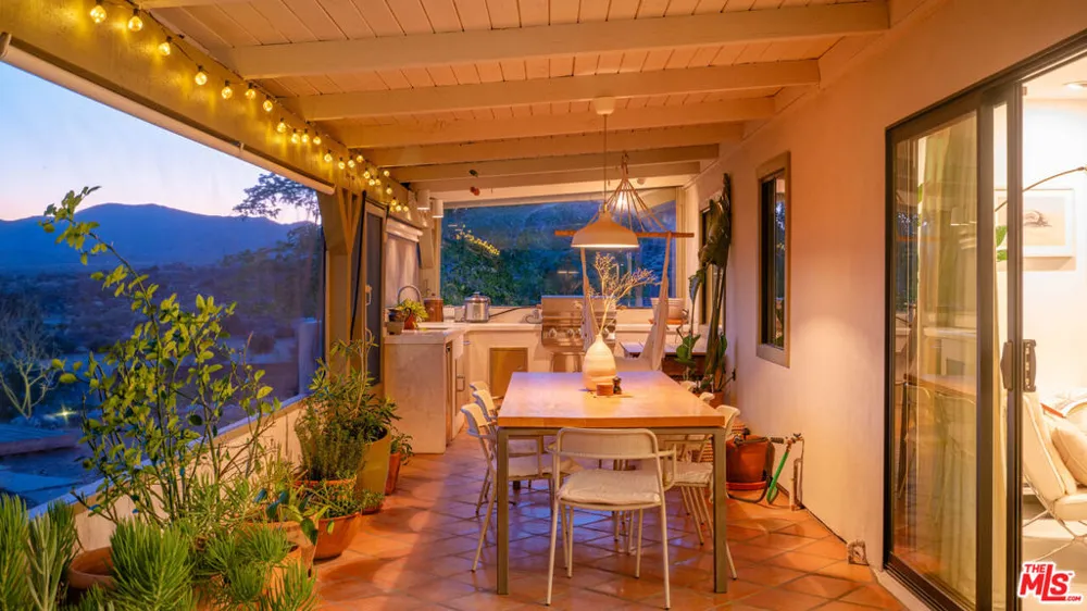 2900 Roadrunner Pioneertown, CA 92268