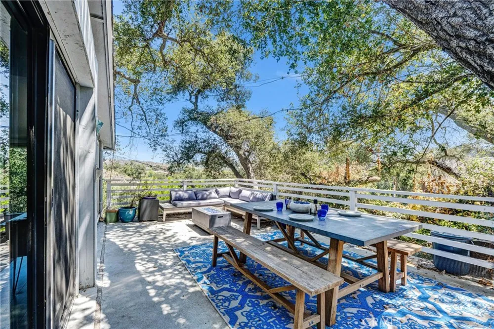 21936 Canon Drive Topanga, CA 90290