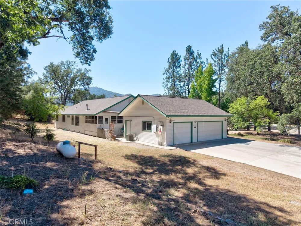 45241 Dillon Ahwahnee, CA 93601
