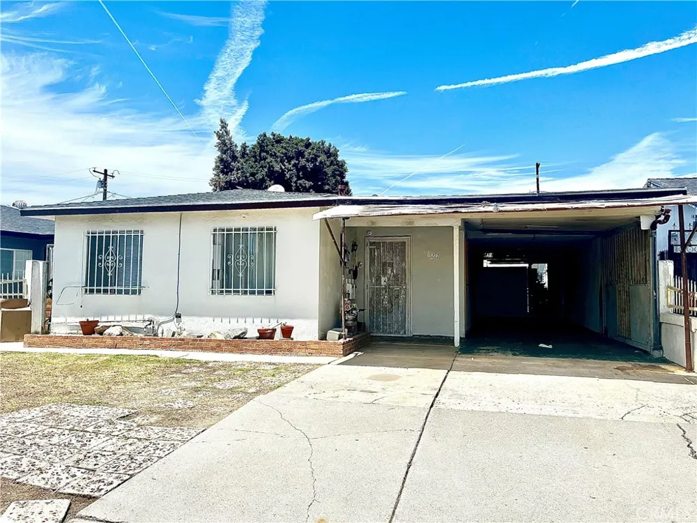 127 W Clarion Drive Carson, CA 90745