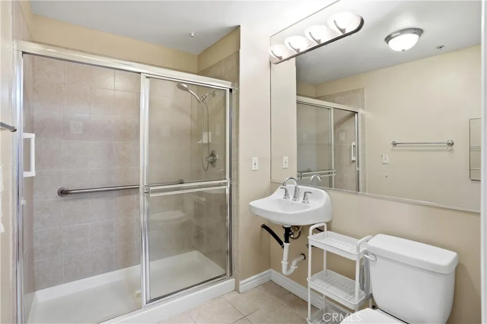 17888 Alburtis Avenue #A105 Artesia, CA 90701