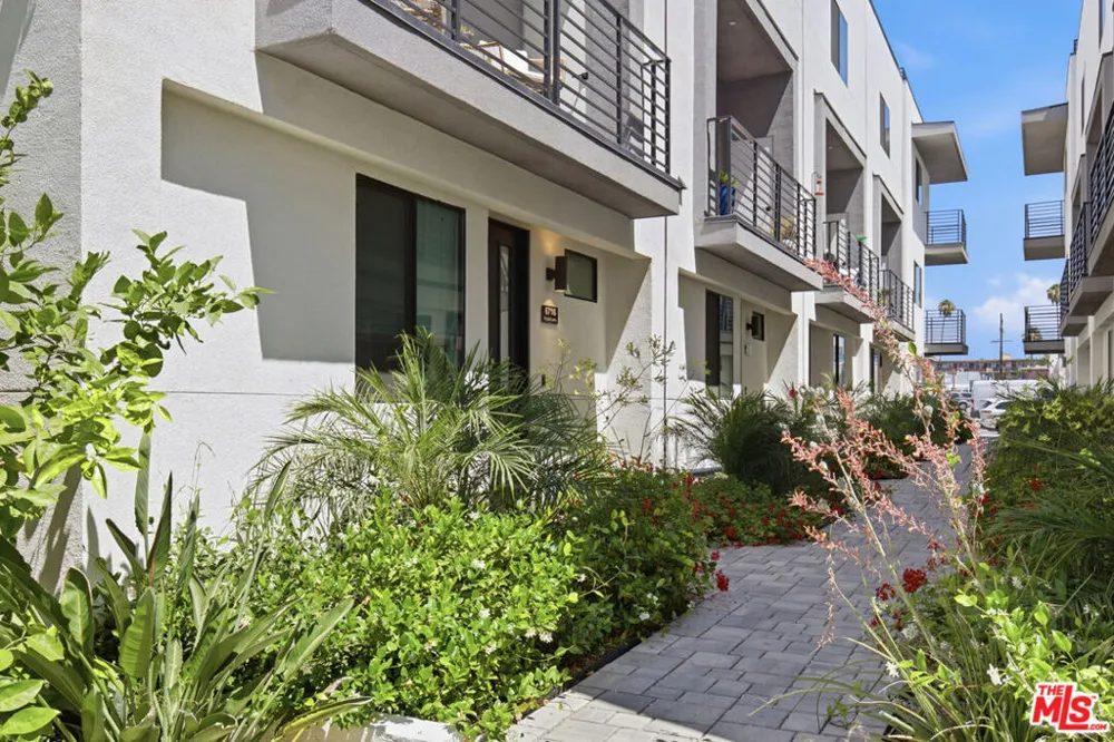 6716 Royce Lane Van Nuys, CA 91411