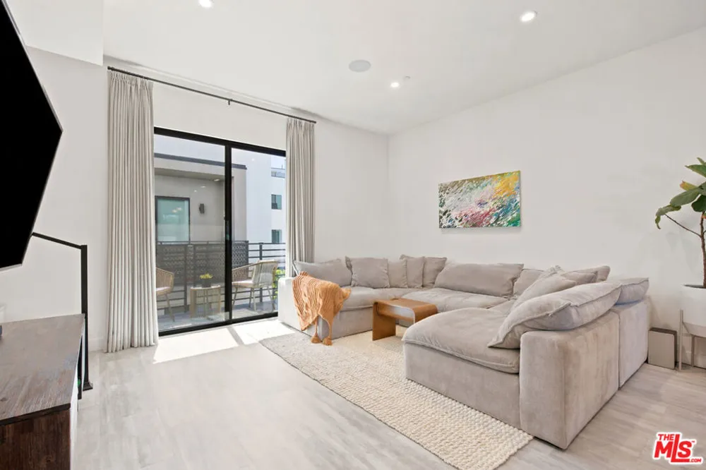 6716 Royce Lane Van Nuys, CA 91411