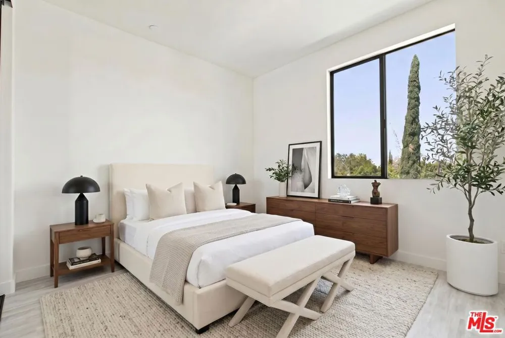 6716 Royce Lane Van Nuys, CA 91411