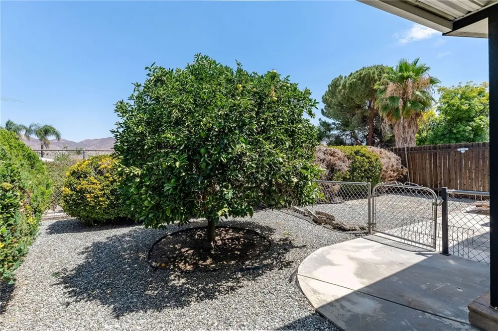 43560 Holder Hemet, CA 92544