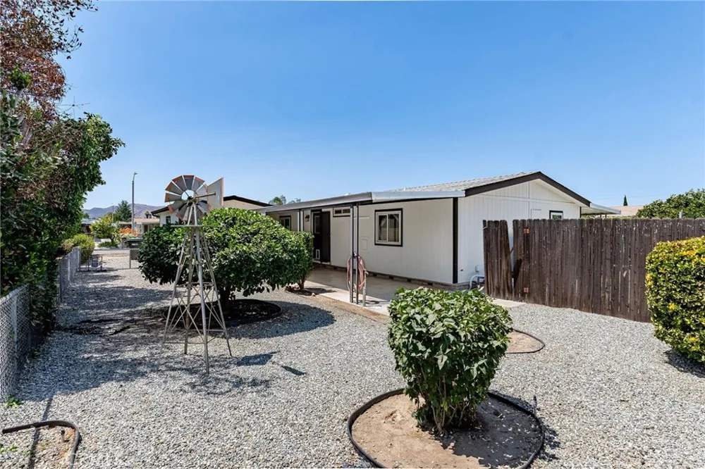 43560 Holder Hemet, CA 92544
