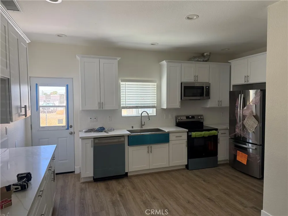 41015 W 41st west Palmdale, CA 93551