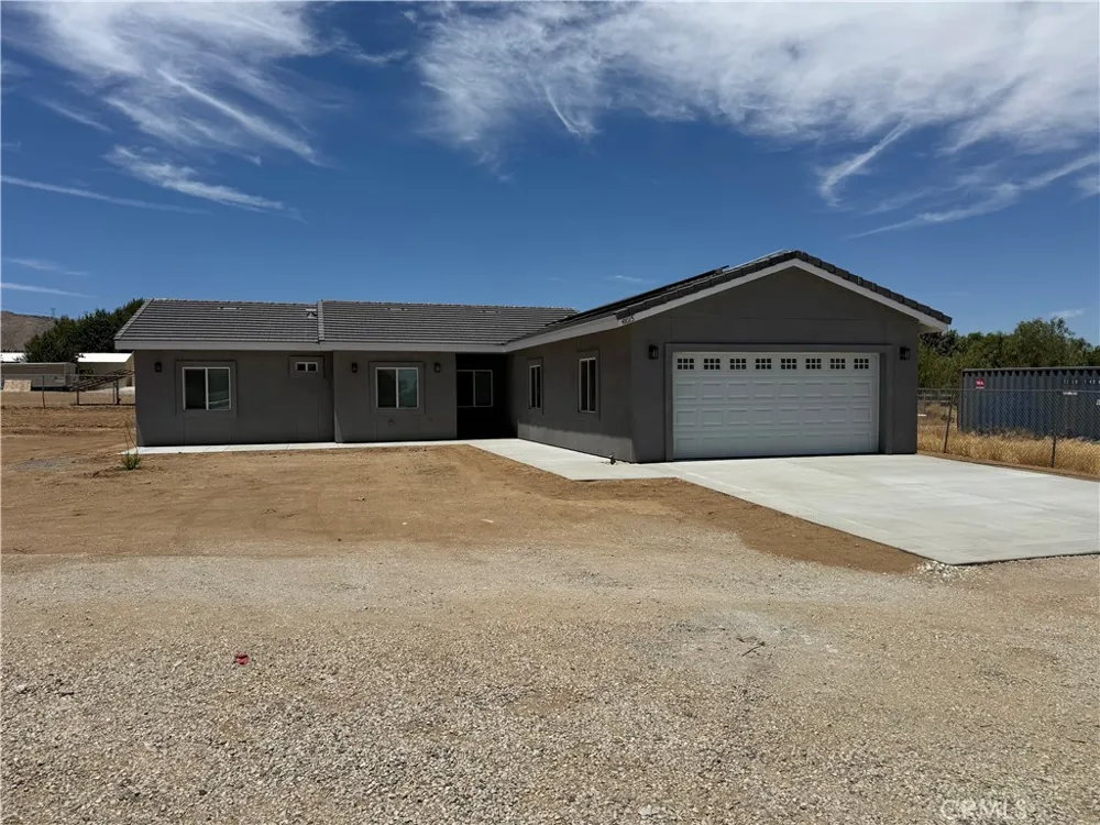 41015 W 41st west Palmdale, CA 93551
