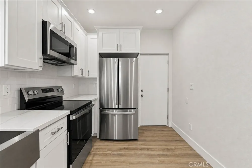 41015 W 41st west Palmdale, CA 93551
