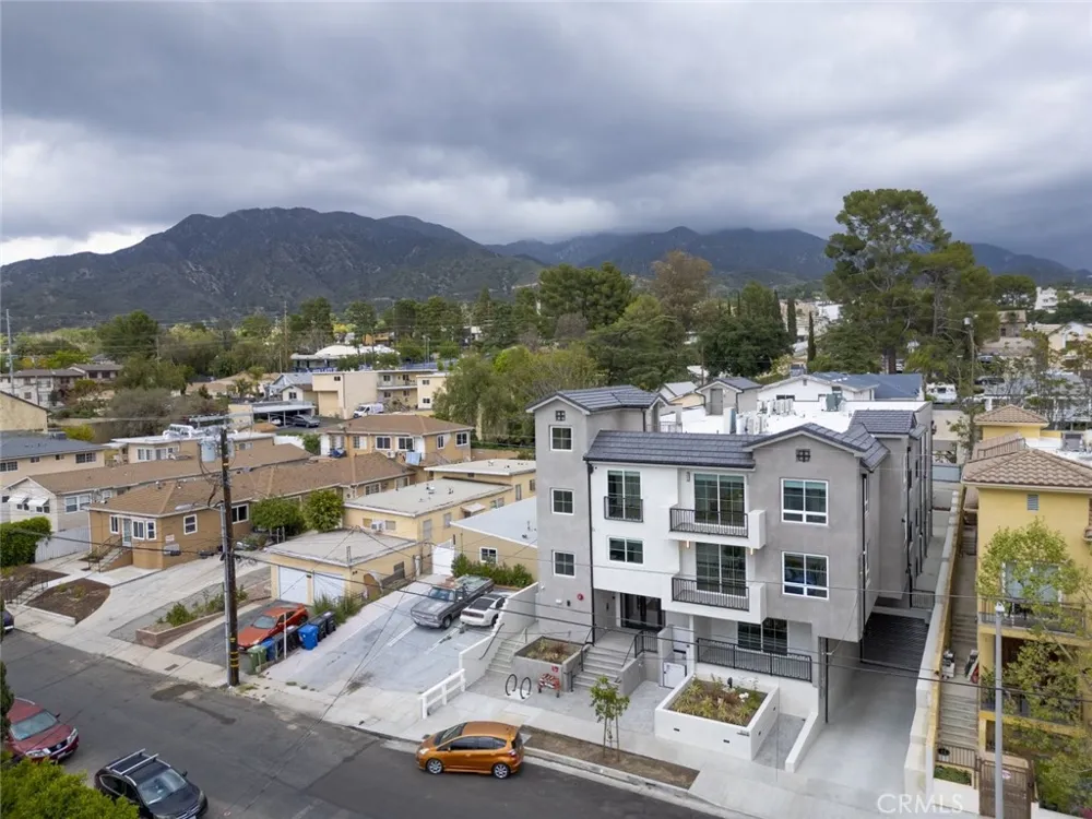 10218 Fernglen #101 Tujunga, CA 91042