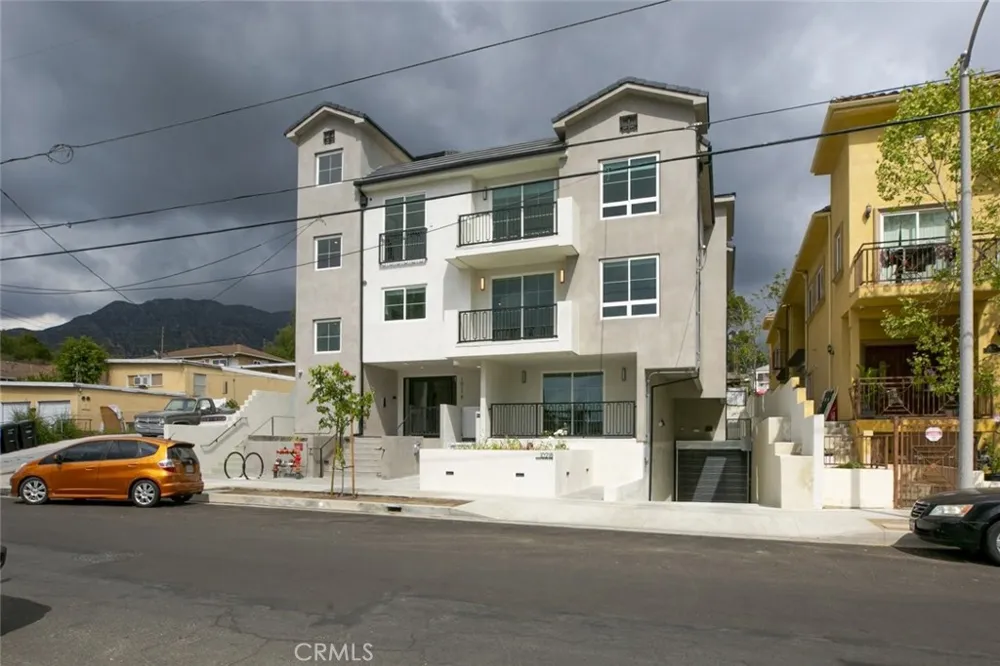 10218 Fernglen #101 Tujunga, CA 91042