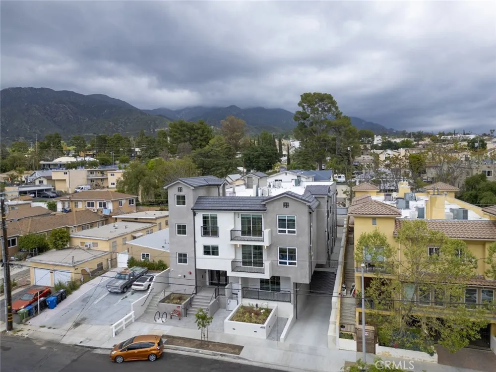10218 Fernglen #101 Tujunga, CA 91042