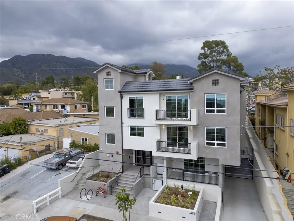 10218 Fernglen #101 Tujunga, CA 91042