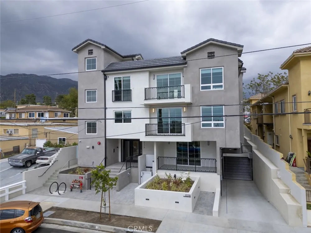 10218 Fernglen #101 Tujunga, CA 91042