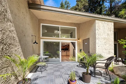 4900 E Chapman