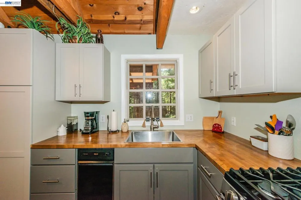 751 Mountain Aire, Ln Trinity Center, CA 96091