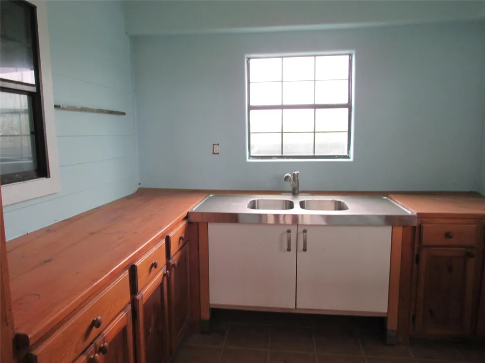 1915 County Road 299 Sargent, TX 77414