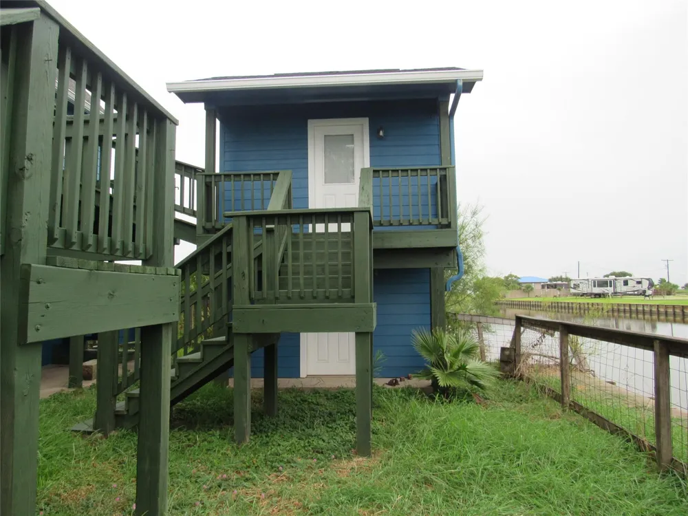 1915 County Road 299 Sargent, TX 77414