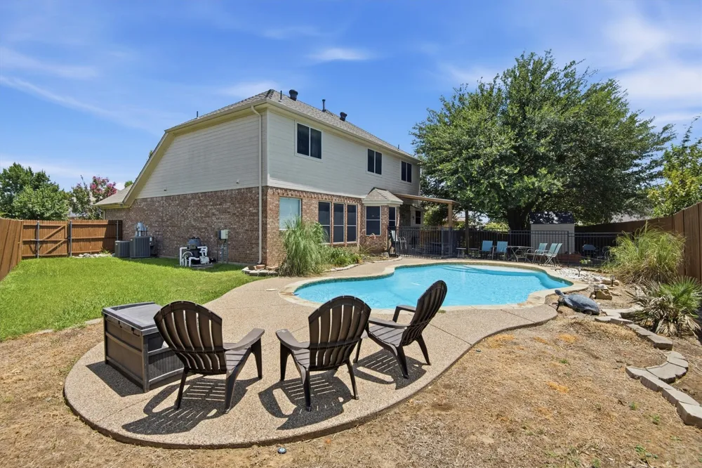 613 Dorchester Lane Mansfield, TX 76063