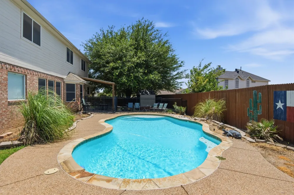 613 Dorchester Lane Mansfield, TX 76063