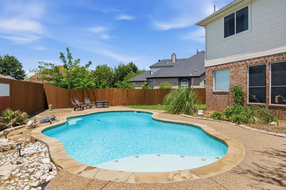 613 Dorchester Lane Mansfield, TX 76063