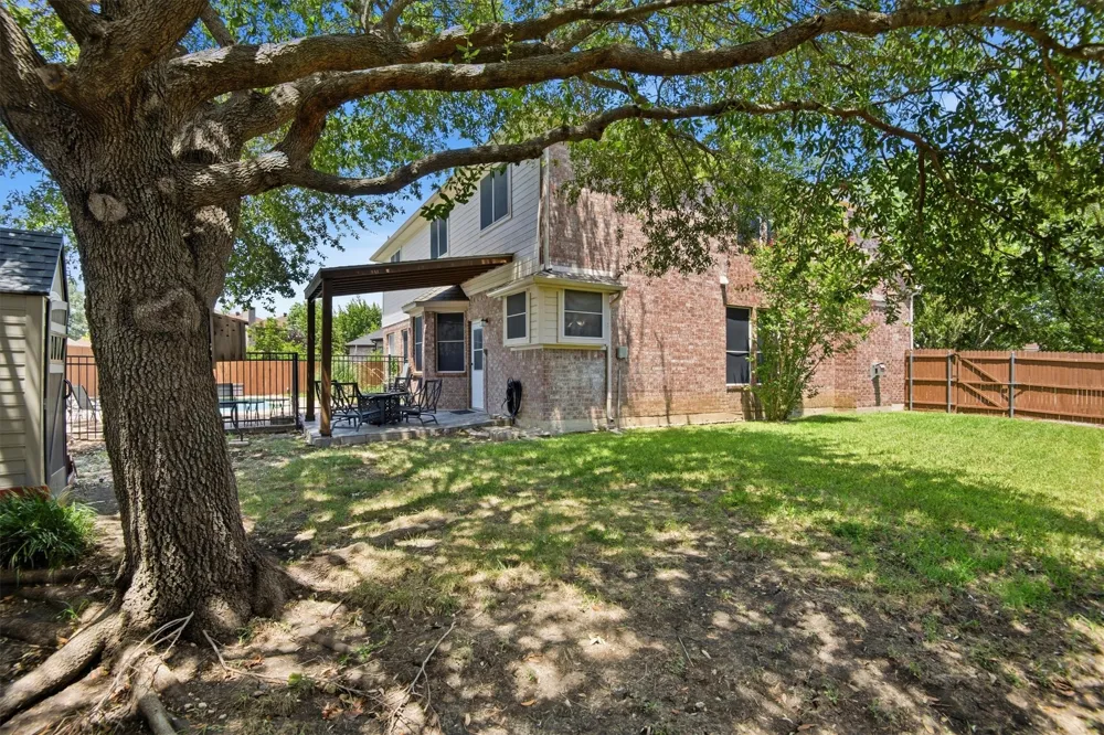 613 Dorchester Lane Mansfield, TX 76063