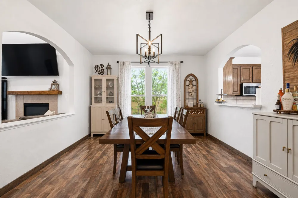 613 Dorchester Lane Mansfield, TX 76063