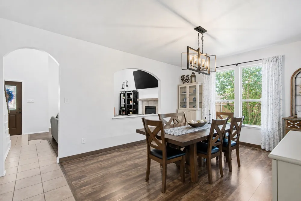 613 Dorchester Lane Mansfield, TX 76063