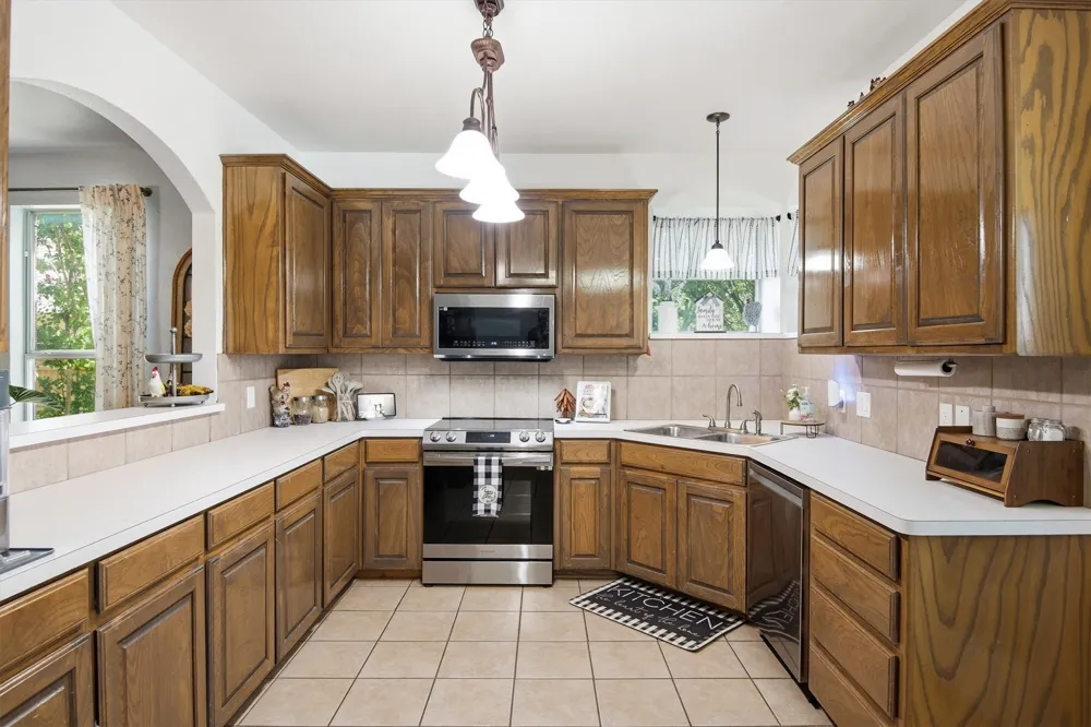 613 Dorchester Lane Mansfield, TX 76063