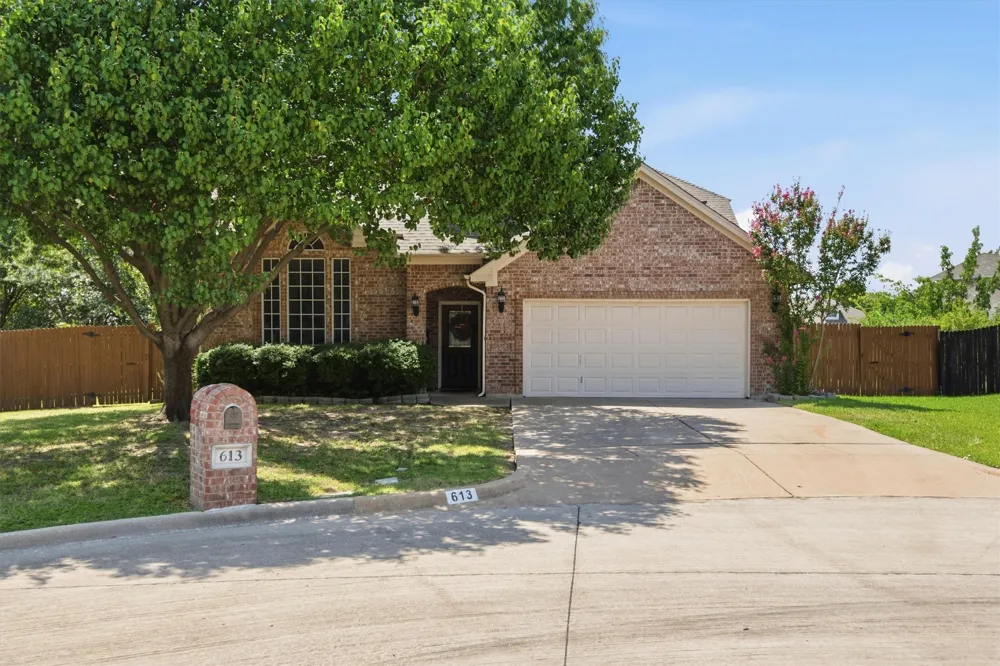 613 Dorchester Lane Mansfield, TX 76063