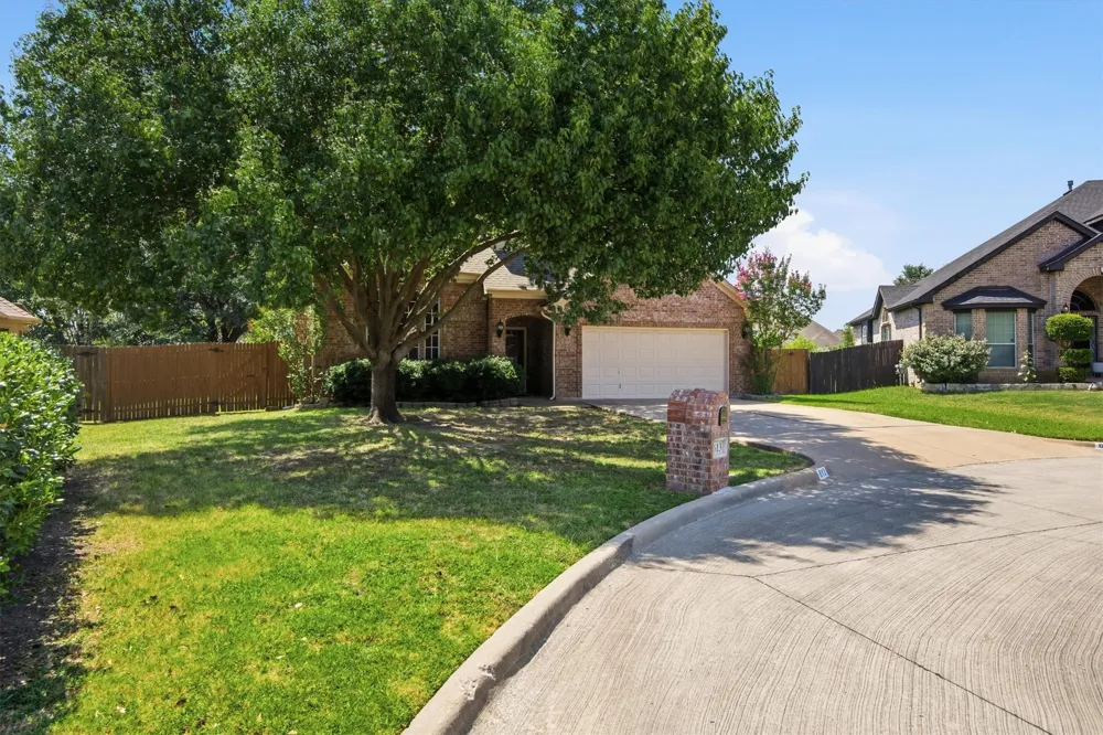 613 Dorchester Lane Mansfield, TX 76063