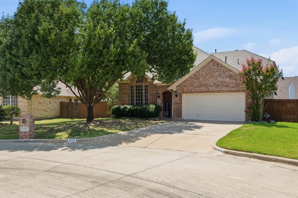 613 Dorchester Lane Mansfield, TX 76063