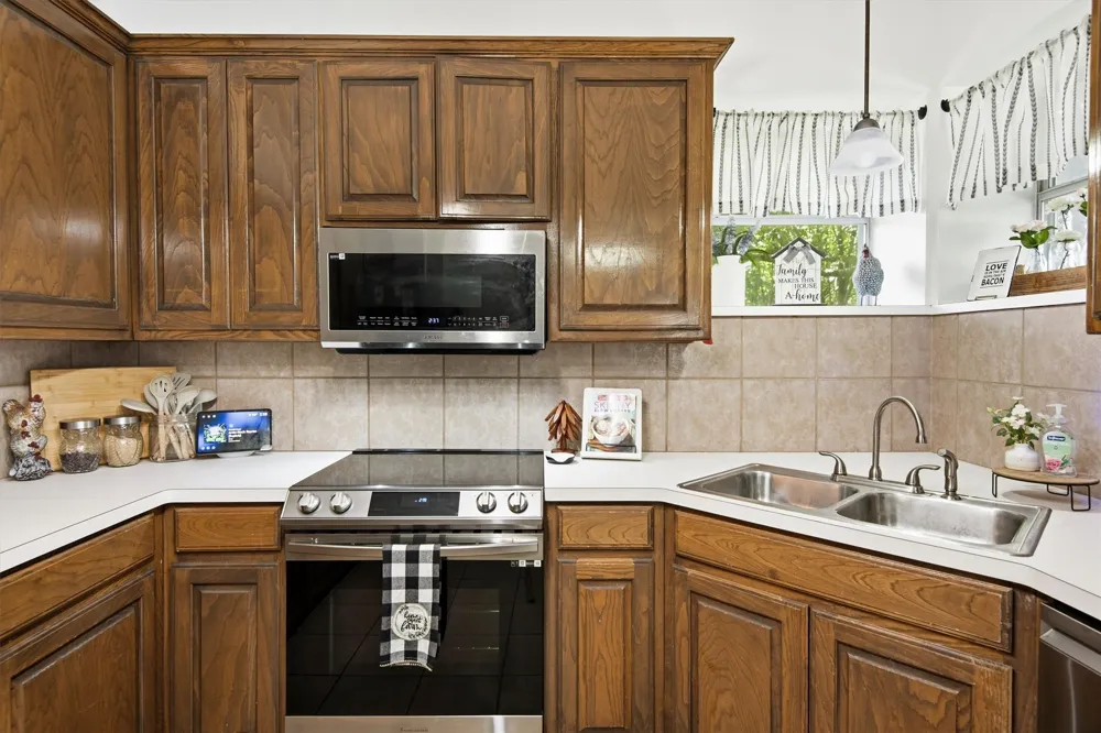 613 Dorchester Lane Mansfield, TX 76063
