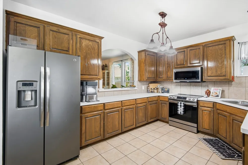 613 Dorchester Lane Mansfield, TX 76063
