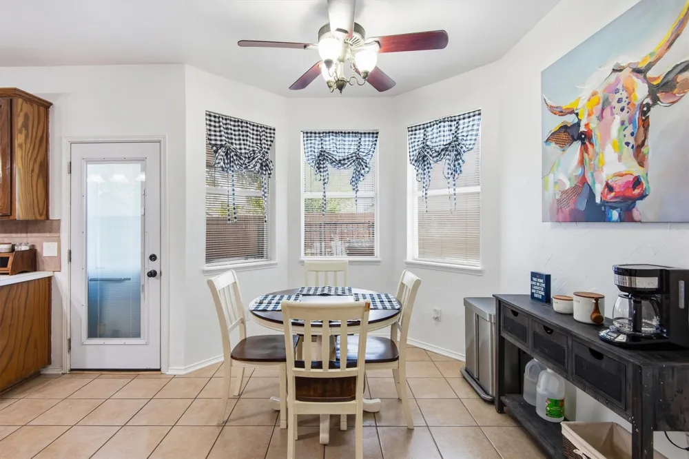613 Dorchester Lane Mansfield, TX 76063