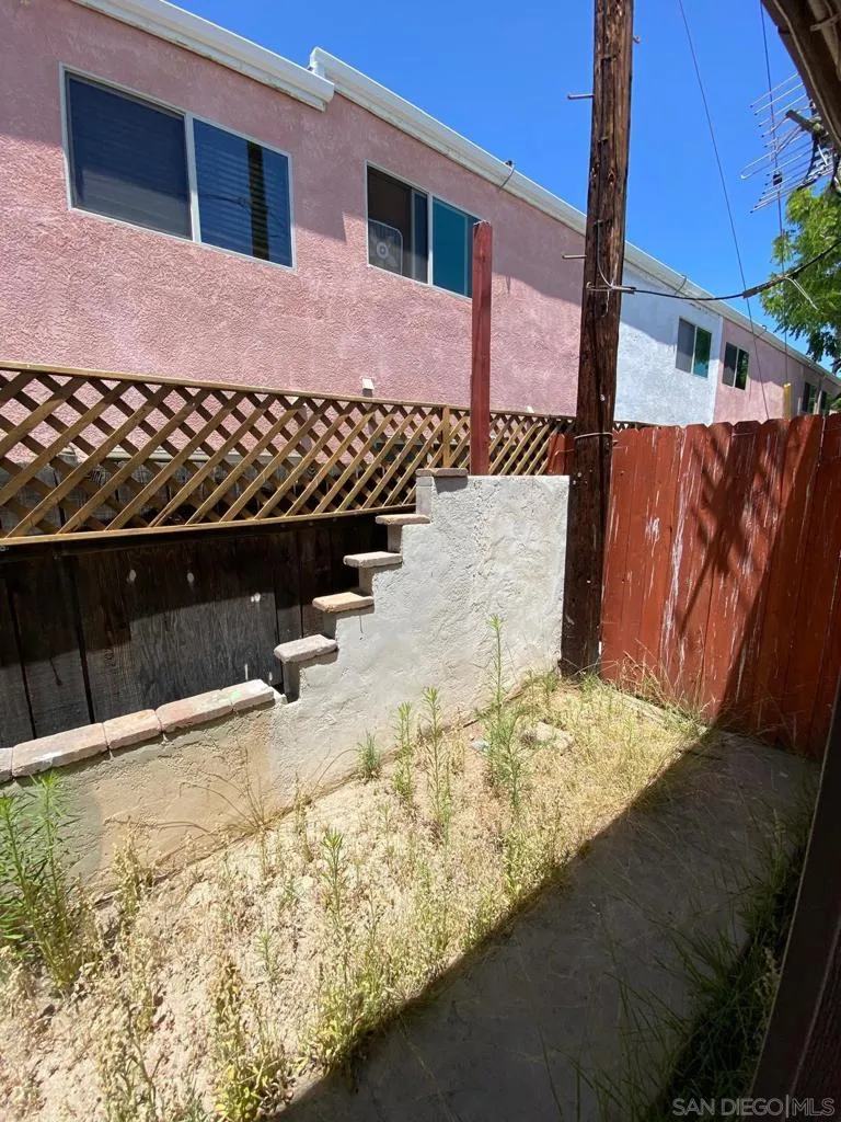 285 S Mollison Ave El Cajon, CA 92020
