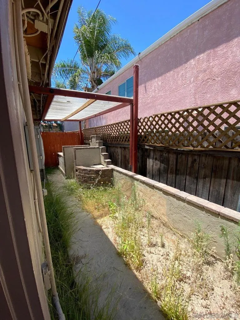 285 S Mollison Ave El Cajon, CA 92020
