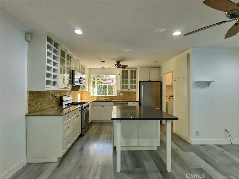 7049 Semrad Road West Hills, CA 91307