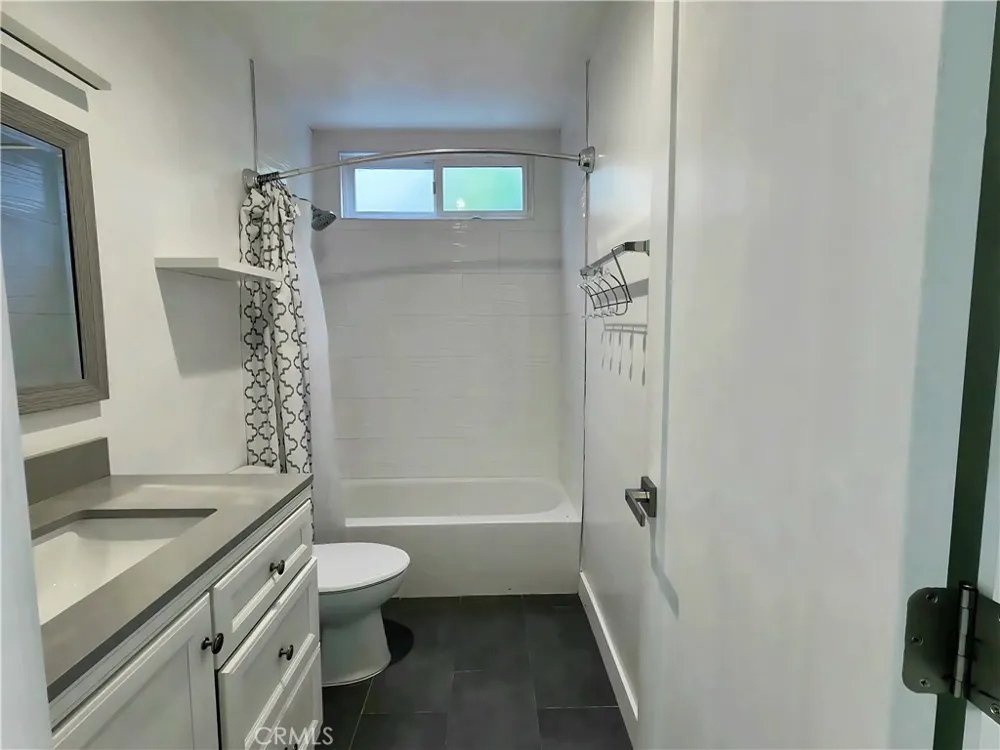 7049 Semrad Road West Hills, CA 91307