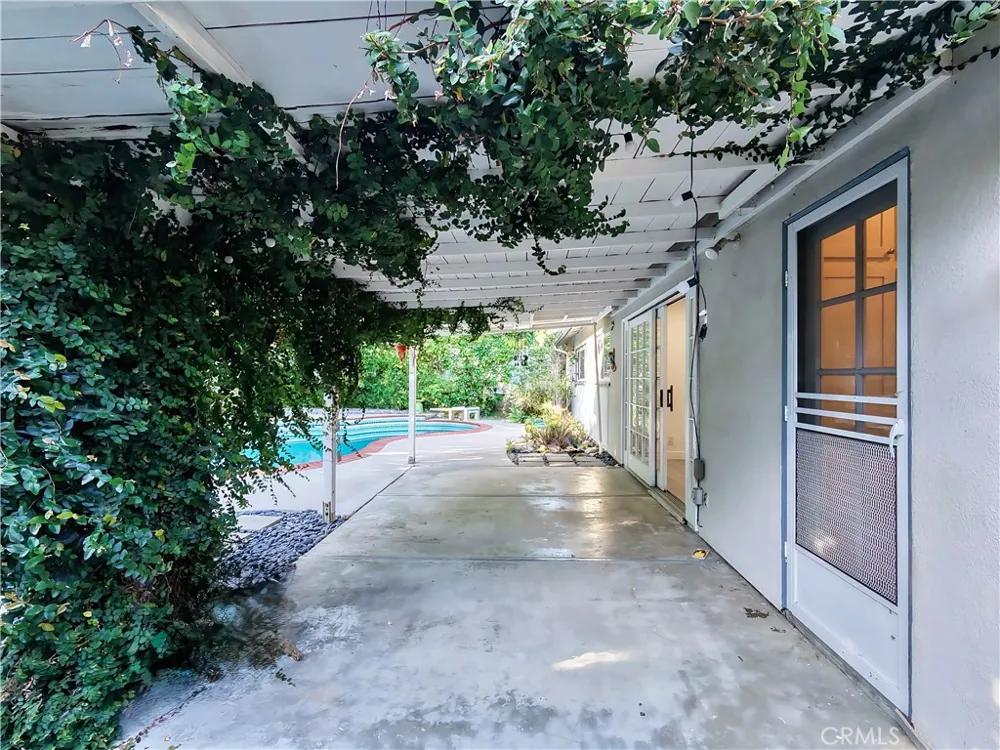 7049 Semrad Road West Hills, CA 91307
