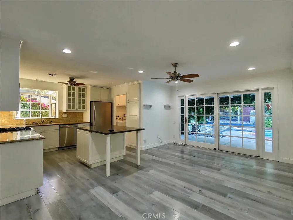 7049 Semrad Road West Hills, CA 91307