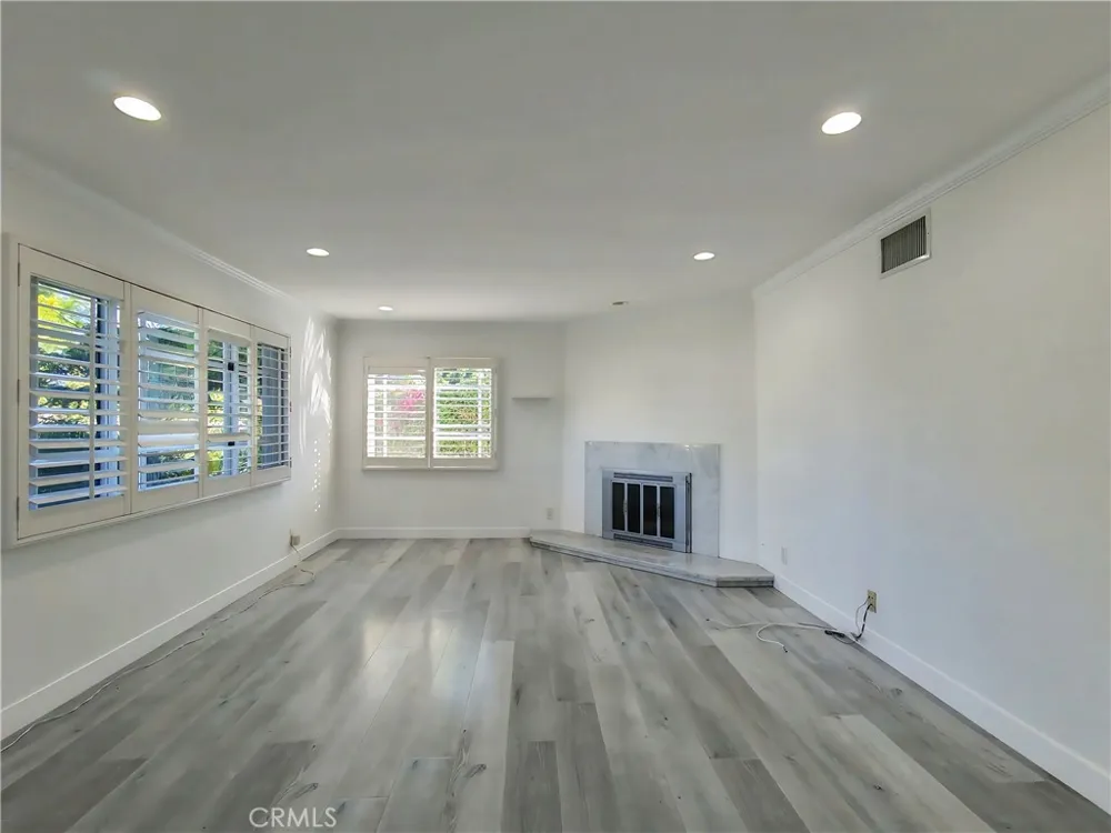 7049 Semrad Road West Hills, CA 91307