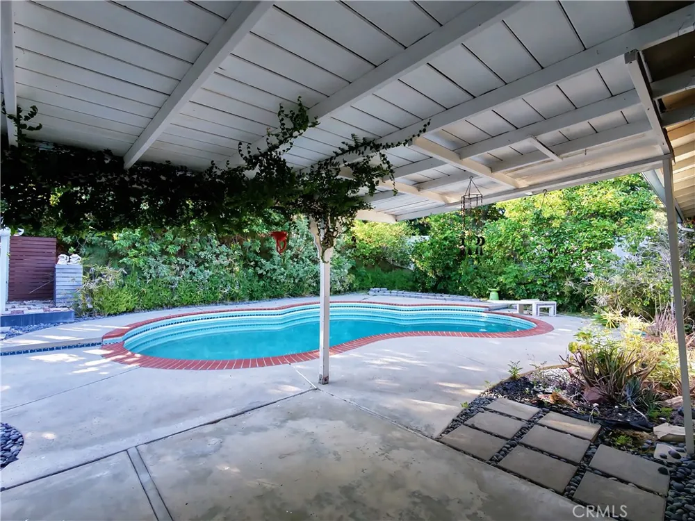 7049 Semrad Road West Hills, CA 91307