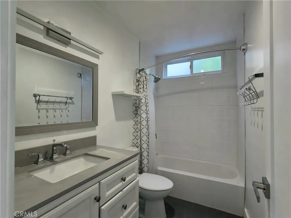 7049 Semrad Road West Hills, CA 91307